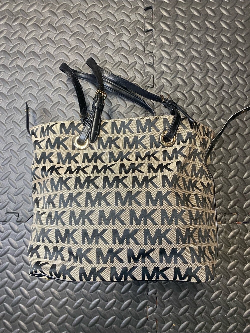 Michael Kors Signature Monogram Canvas Tote Bag Beige Black Gold Tone Hardware